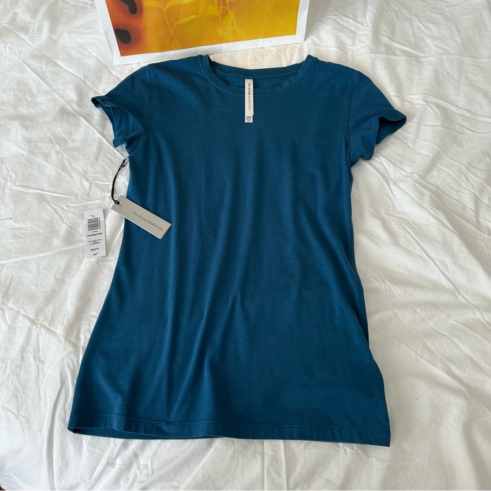 Aritzia Babaton foundation T-shirt